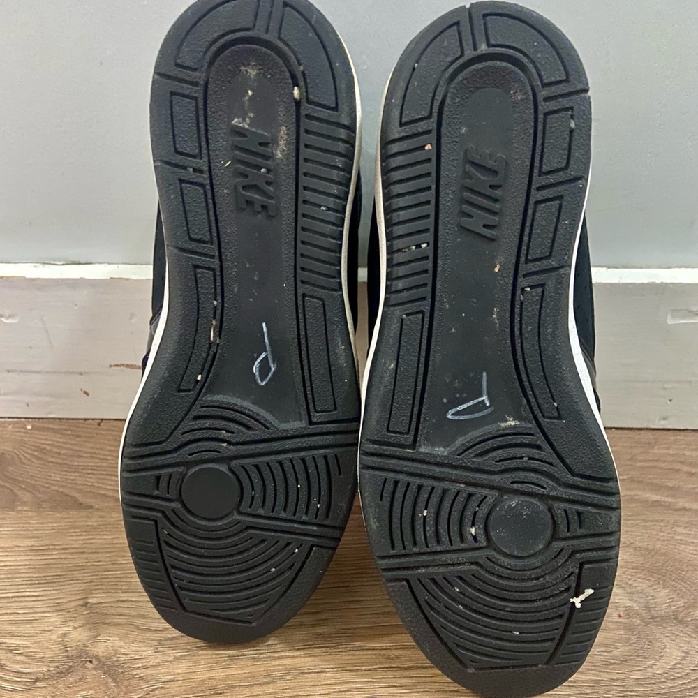 Nike Women's Black High-Top Ski High Sneakers - Picture 4 of 5
